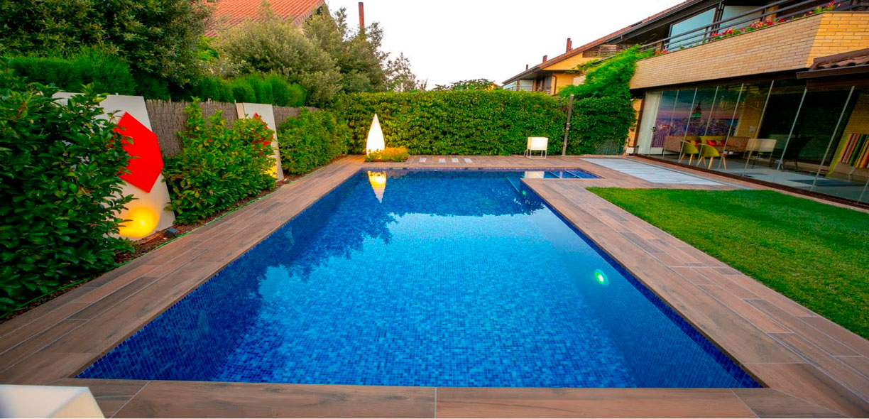 Piscina moderna en La Moraleja, Madrid