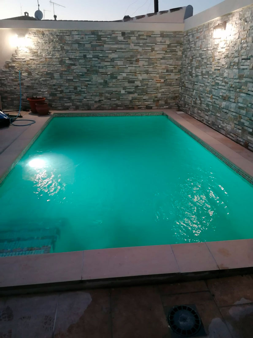 Piscina moderna en Miraval, Madrid