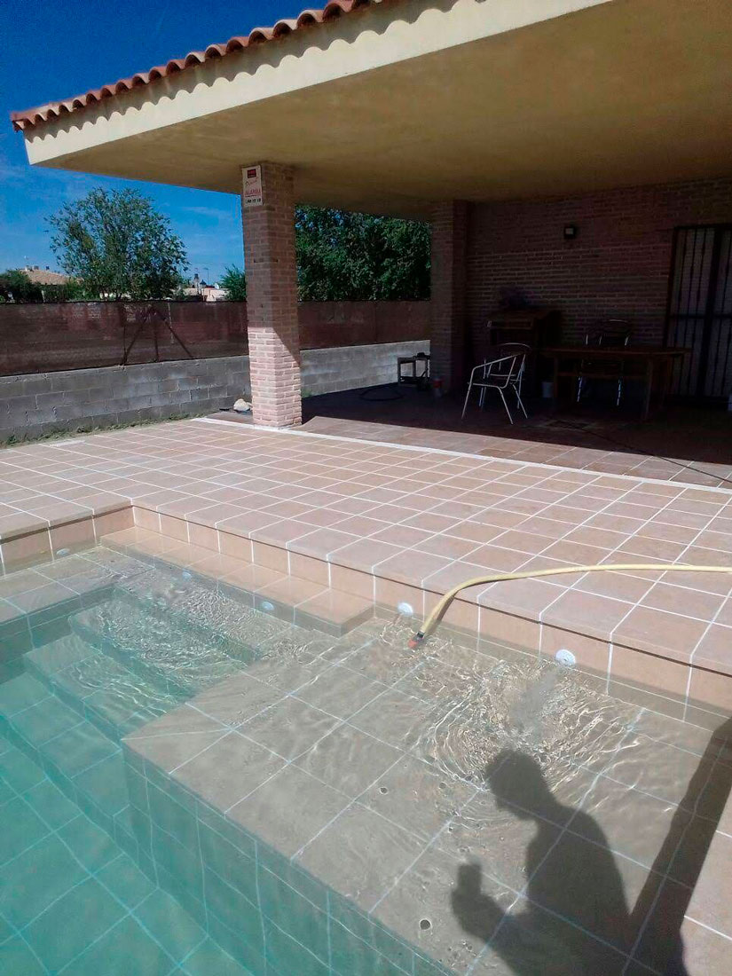 Piscina moderna en La Moraleja, Madrid