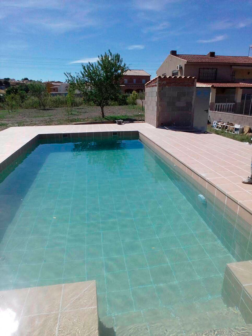 Piscina moderna en La Moraleja, Madrid
