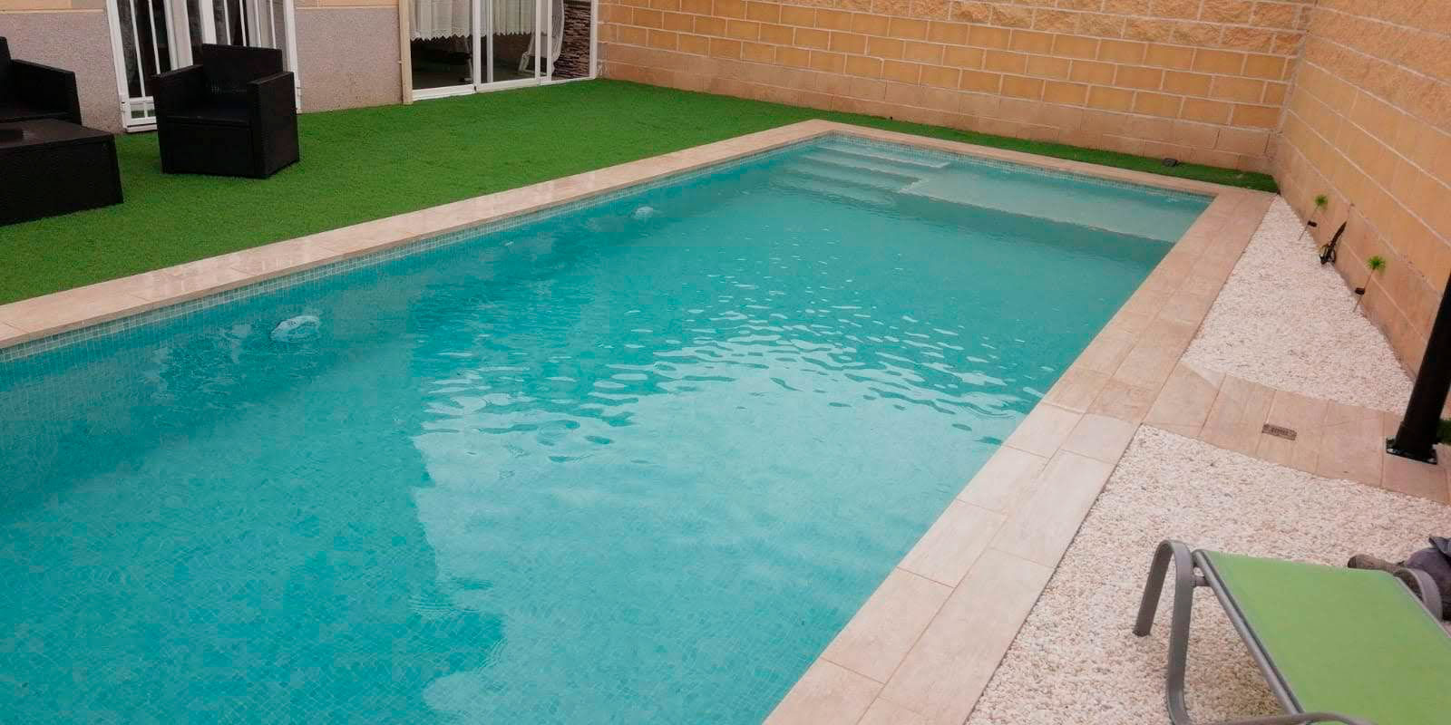 Piscina moderna en La Moraleja, Madrid