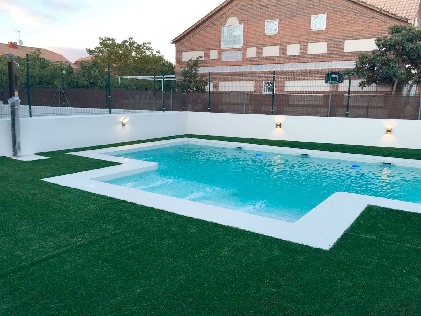 Piscina moderna en La Moraleja, Madrid