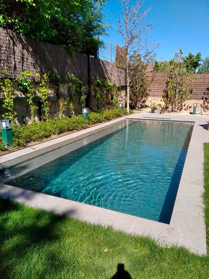 Piscina moderna en El Coto, Guadalajara
